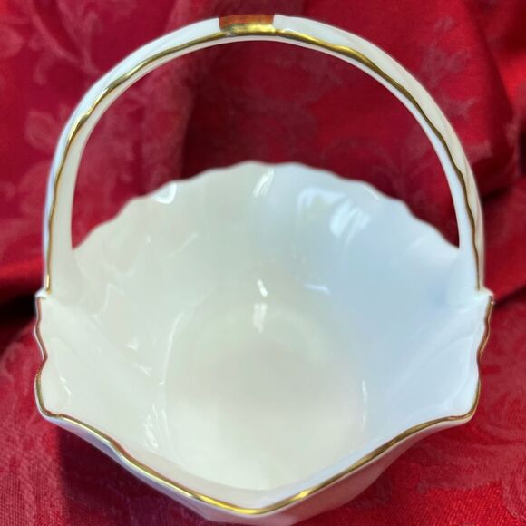 Vintage Toyo Elegance White Porcelain Trinket Basket - Picture 5 of 9